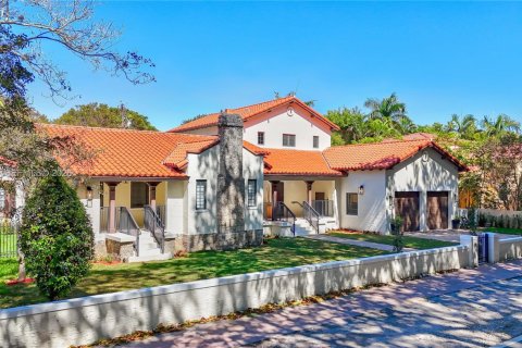 House in Coral Gables, Florida 4 bedrooms, 343.92 sq.m. № 2040107 - photo 2