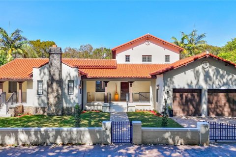 House in Coral Gables, Florida 4 bedrooms, 343.92 sq.m. № 2040107