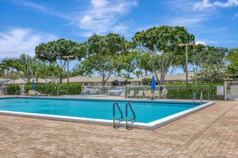 House in Boca Raton, Florida 2 bedrooms, 80.17 sq.m. № 1129329 - photo 1