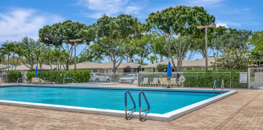 House in Boca Raton, Florida 2 bedrooms, 80.17 sq.m. № 1129329