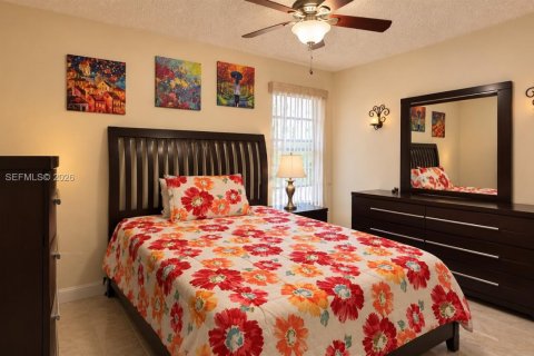 Casa en venta en Hialeah, Florida, 3 dormitorios, 155.33 m2 № 2429980 - foto 17