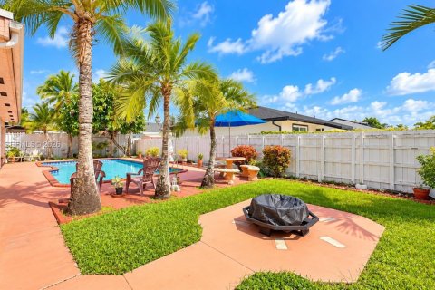 Casa en venta en Hialeah, Florida, 3 dormitorios, 155.33 m2 № 2429980 - foto 20