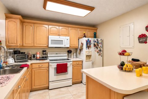 Casa en venta en Hialeah, Florida, 3 dormitorios, 155.33 m2 № 2429980 - foto 7