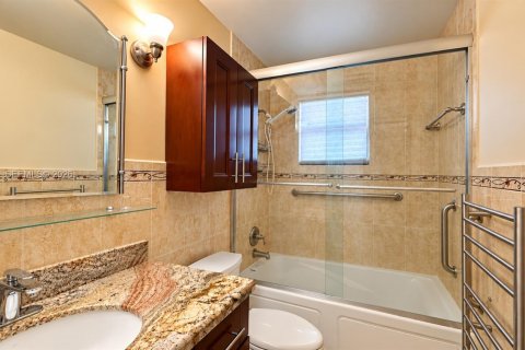 Casa en venta en Hialeah, Florida, 3 dormitorios, 155.33 m2 № 2429980 - foto 13