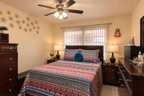 Casa en venta en Hialeah, Florida, 3 dormitorios, 155.33 m2 № 2429980 - foto 14