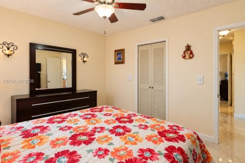 Casa en venta en Hialeah, Florida, 3 dormitorios, 155.33 m2 № 2429980 - foto 18