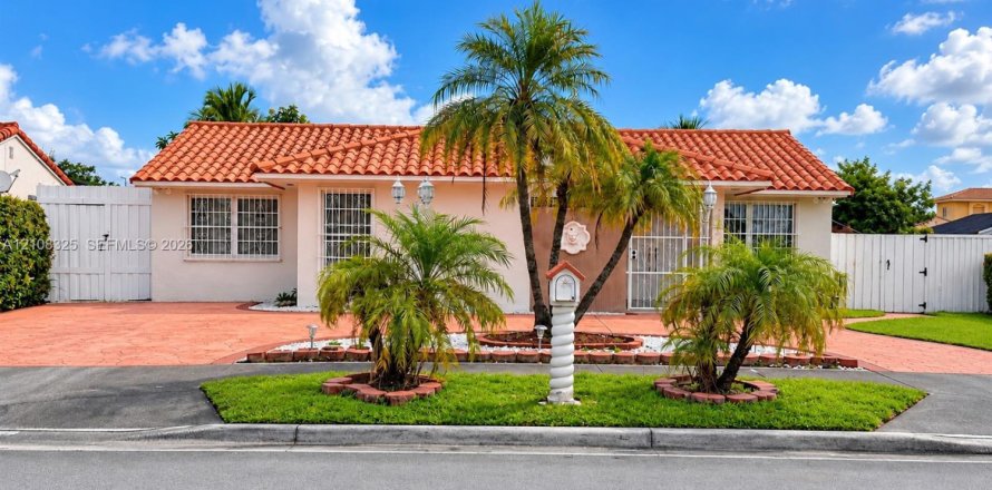 Casa en Hialeah, Florida 3 dormitorios, 155.33 m2 № 2429980