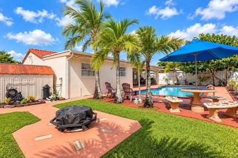 Casa en venta en Hialeah, Florida, 3 dormitorios, 155.33 m2 № 2429980 - foto 19