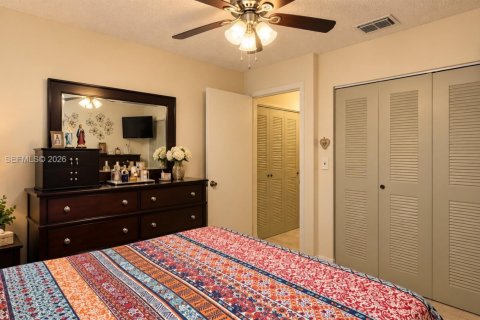 Casa en venta en Hialeah, Florida, 3 dormitorios, 155.33 m2 № 2429980 - foto 15