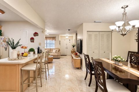 Casa en venta en Hialeah, Florida, 3 dormitorios, 155.33 m2 № 2429980 - foto 4
