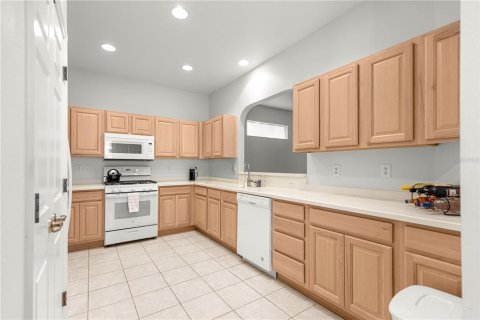 House in Ocala, Florida 2 bedrooms, 146.6 sq.m. № 2115082 - photo 15