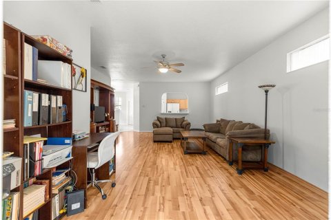 House in Ocala, Florida 2 bedrooms, 146.6 sq.m. № 2115082 - photo 8
