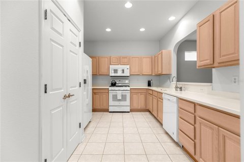 House in Ocala, Florida 2 bedrooms, 146.6 sq.m. № 2115082 - photo 14