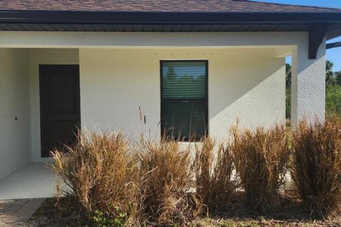 House in Port Charlotte, Florida 3 bedrooms, 140.75 sq.m. № 1628396 - photo 3