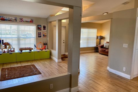 Villa ou maison à vendre à Port St. Lucie, Floride: 4 chambres, 207.73 m2 № 2147054 - photo 4
