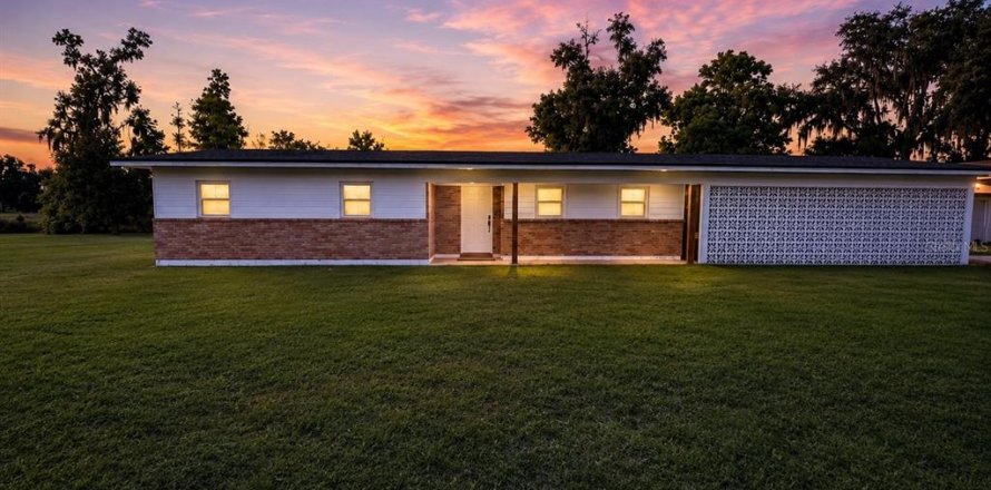 House in Plant City, Florida 4 bedrooms, 182.37 sq.m. № 2096399
