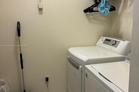 Condo in Miramar, Florida, 1 bedroom  № 1804511 - photo 10