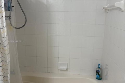 Condo in Miramar, Florida, 1 bedroom  № 1804511 - photo 5
