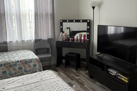 Condo in Miramar, Florida, 1 bedroom  № 1804511 - photo 11