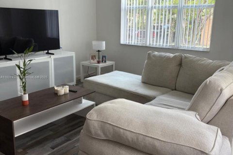 Condo in Miramar, Florida, 1 bedroom  № 1804511 - photo 13