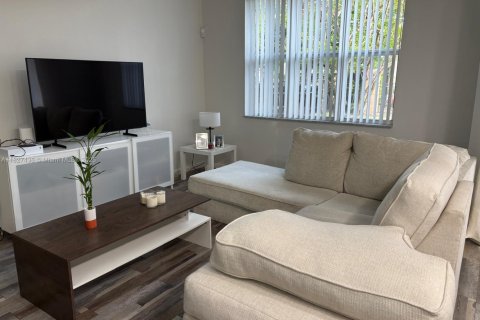 Condo in Miramar, Florida, 1 bedroom  № 1804511 - photo 1