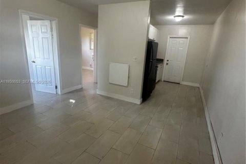 Снять в аренду виллу или дом в Хомстед, Флорида 2 спальни, 102.56м2, № 2005645 - фото 16