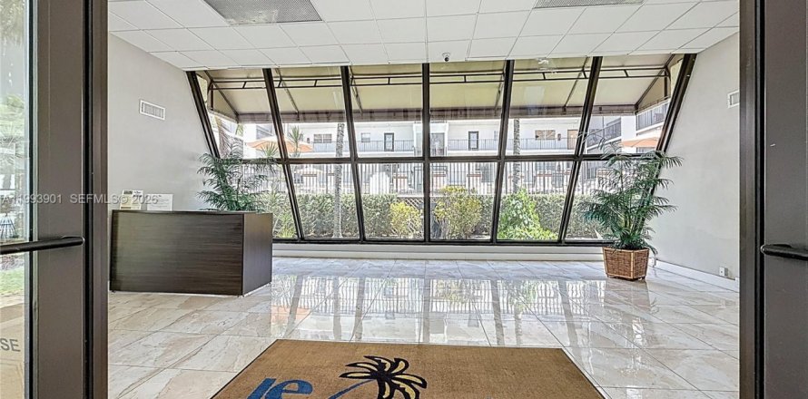 Кондоминиум с 1 спальней в Санни-Айлс-Бич, Флорида № 2055658