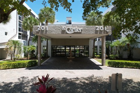 Снять в аренду кондоминиум в Санни-Айлс-Бич, Флорида 1 спальня, 69.4м2, № 2055658 - фото 18