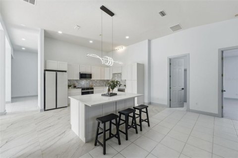 Villa ou maison à vendre à Silver Springs Shores, Floride: 4 chambres, 311.32 m2 № 2412601 - photo 8