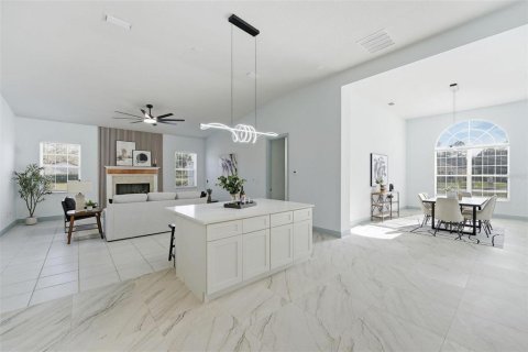 Villa ou maison à vendre à Silver Springs Shores, Floride: 4 chambres, 311.32 m2 № 2412601 - photo 4