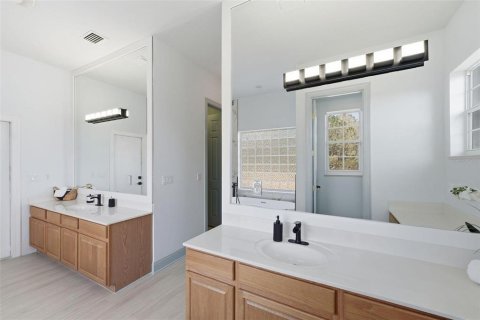 Villa ou maison à vendre à Silver Springs Shores, Floride: 4 chambres, 311.32 m2 № 2412601 - photo 24