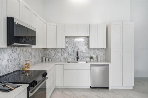 Villa ou maison à vendre à Silver Springs Shores, Floride: 4 chambres, 311.32 m2 № 2412601 - photo 6