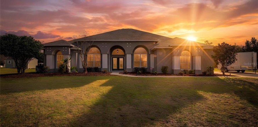 Villa ou maison à Silver Springs Shores, Floride 4 chambres, 311.32 m2 № 2412601
