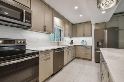 Townhouse in Clearwater, Florida 2 bedrooms, 160.54 sq.m. № 1915894 - photo 19