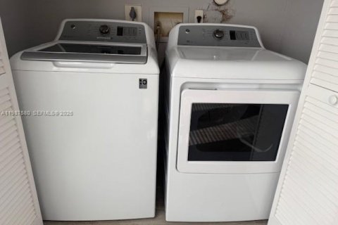 Condominio en alquiler en Sunrise, Florida, 2 dormitorios, 98.94 m2 № 2059107 - foto 6