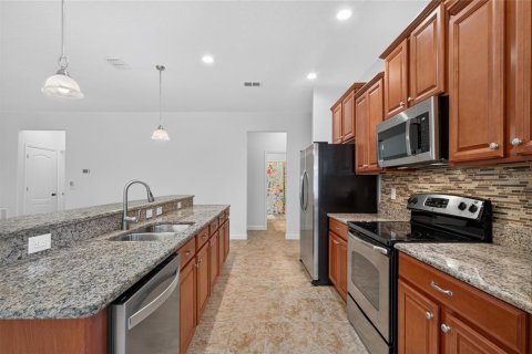 House in Winter Garden, Florida 3 bedrooms, 192.49 sq.m. № 2429406 - photo 8
