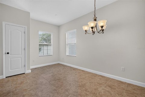 House in Winter Garden, Florida 3 bedrooms, 192.49 sq.m. № 2429406 - photo 13