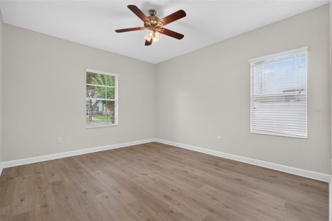 House in Winter Garden, Florida 3 bedrooms, 192.49 sq.m. № 2429406 - photo 17