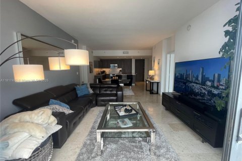 Condo in Miami, Florida, 2 bedrooms № 1784033 - photo 1