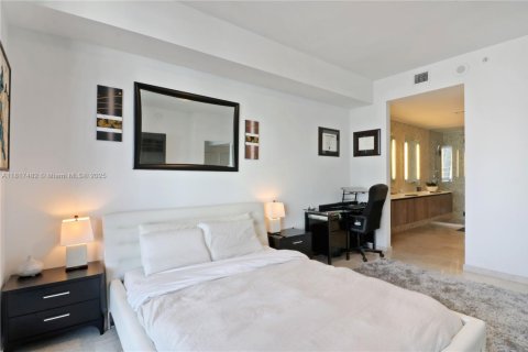 Condo in Miami, Florida, 2 bedrooms № 1784033 - photo 12