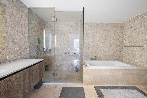 Condo in Miami, Florida, 2 bedrooms № 1784033 - photo 29