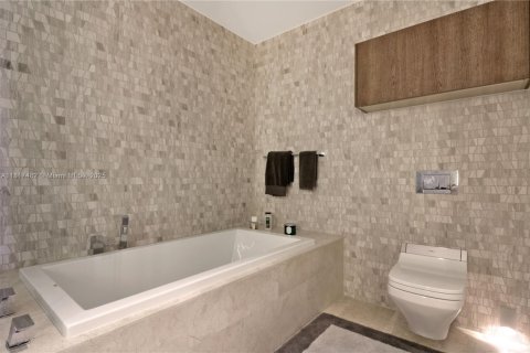 Condo in Miami, Florida, 2 bedrooms № 1784033 - photo 10