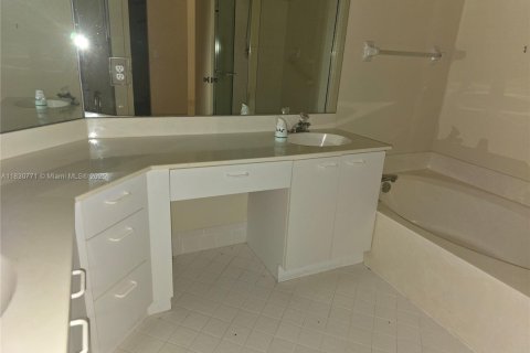 Condo in Boynton Beach, Florida, 3 bedrooms  № 1806385 - photo 11