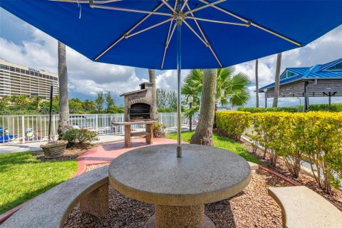 Condo in Miami, Florida, 2 bedrooms  № 1825476 - photo 26