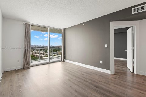 Condo in Miami, Florida, 2 bedrooms  № 1825476 - photo 18