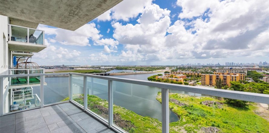 Condo in Miami, Florida, 2 bedrooms № 1825476