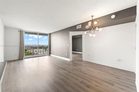 Condo in Miami, Florida, 2 bedrooms  № 1825476 - photo 19