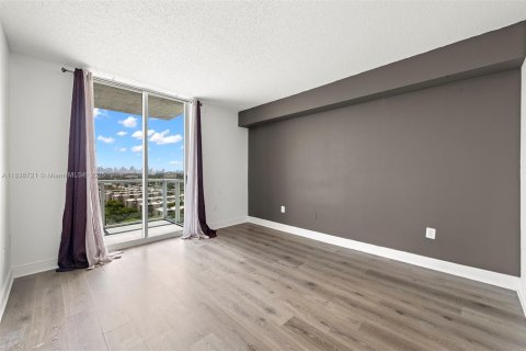 Condo in Miami, Florida, 2 bedrooms  № 1825476 - photo 16