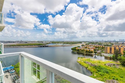 Condo in Miami, Florida, 2 bedrooms  № 1825476 - photo 20