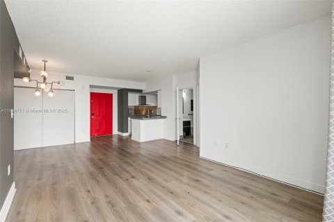 Condo in Miami, Florida, 2 bedrooms  № 1825476 - photo 5